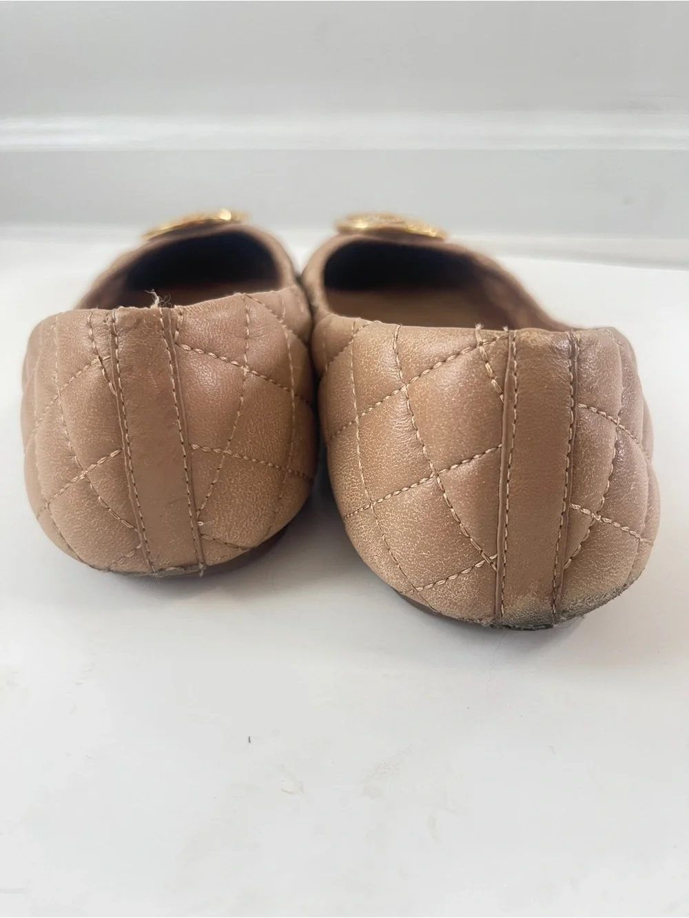 Tory Burch Flats Size 9 Sand With Gold Emblem Quilted Minnie Flats - Picture 5 of 8